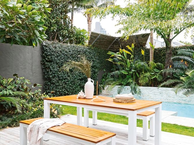 outdoor entertaining area 