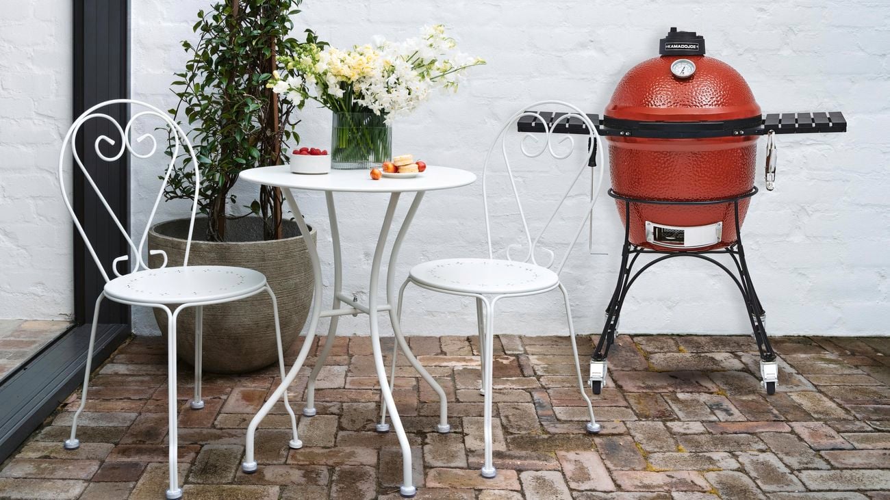 Red kettle barbecue with cast iron top