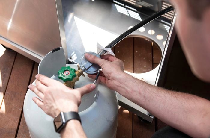 Securing a hose to a BBQ gas bottle