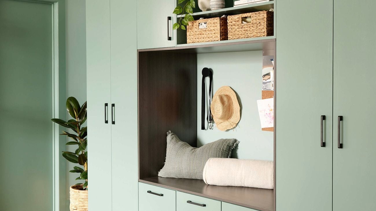 Landscape image of green Lugna mudroom.
