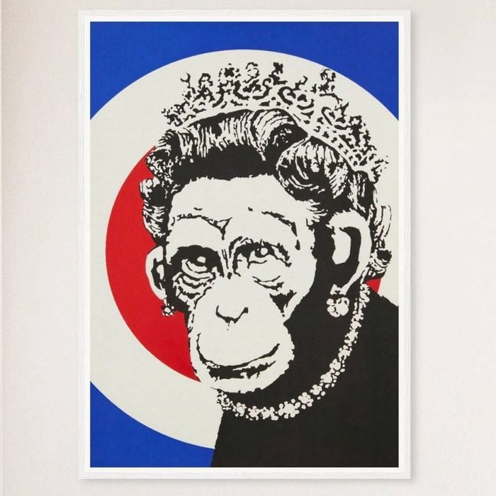 Galrie Banksy Monkey Queen Art Print Iconic 2003 Masterpiece, White Frame, A2 42 x 60cm (16 x 24inch)
