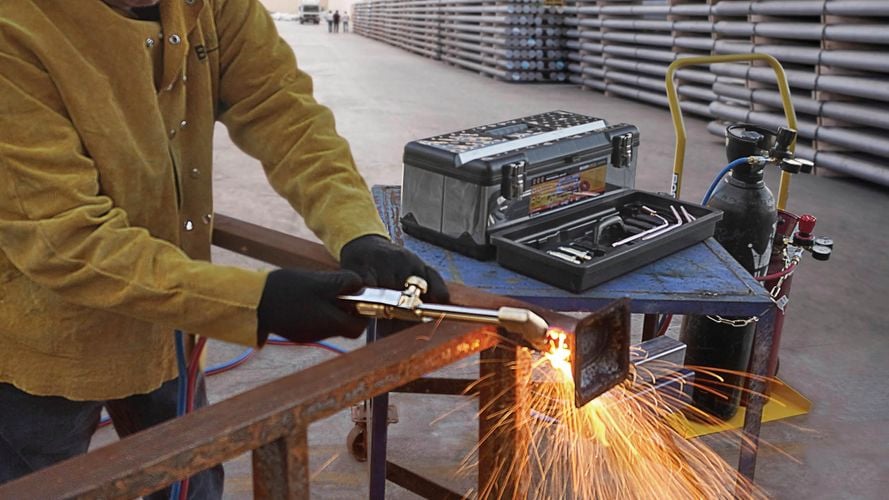 Gas cutting.