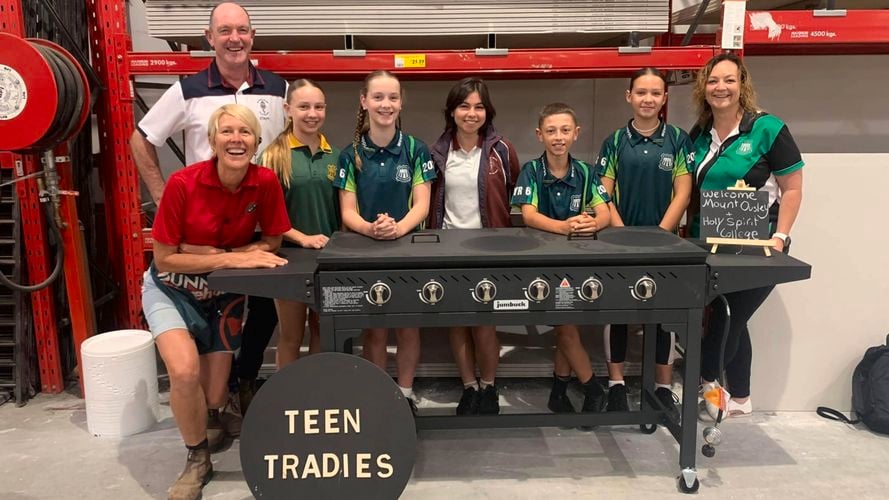 trade teens prog - teens participating in activity at store