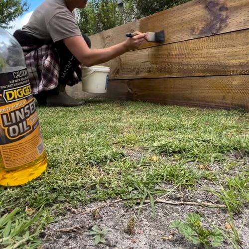 DIGGERS™
  Anti-Mould Linseed Oil 1670041 is a natural Oil with mould and mildew
  resistence, perfect for sealing and protecting outdoor timber.