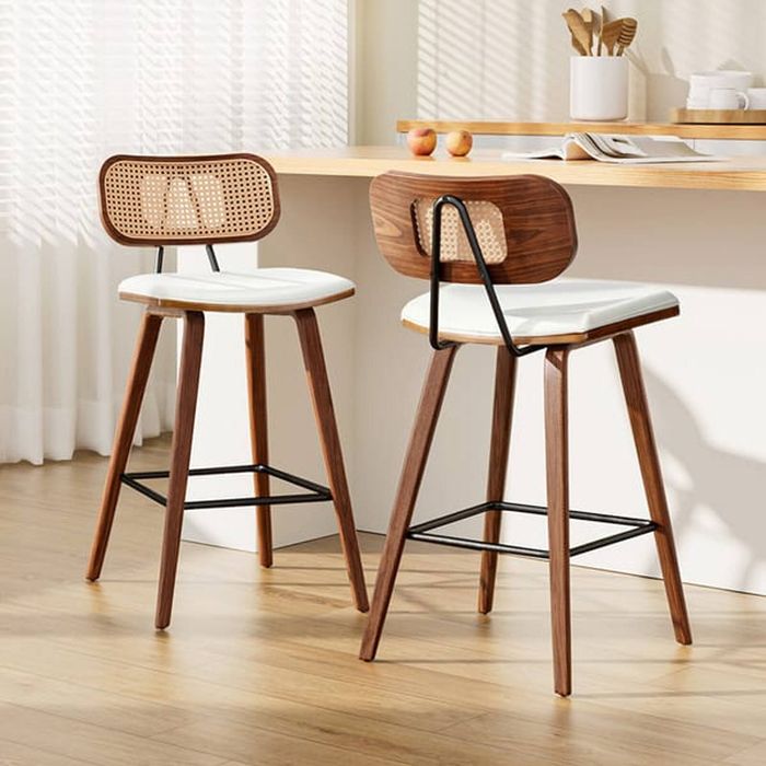 Homfurn 2x Bar Stools – Rattan Back, Pu Leather Seat, Walnut Frame, For Kitchen Counter, Beige & Walnut