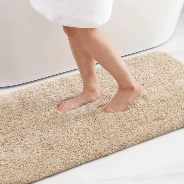 Lifebay Luxuriously Soft, Absorbent, Non-Slip Rug for a Stylish Bathroom Retreat