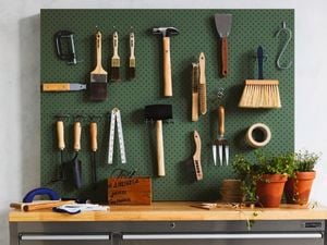 Green Background - Bunnings Hammer Icon