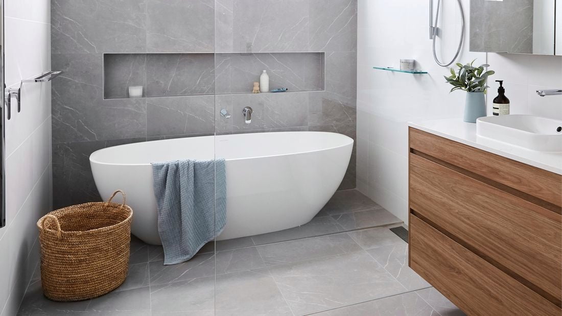Clean modern bathroom.