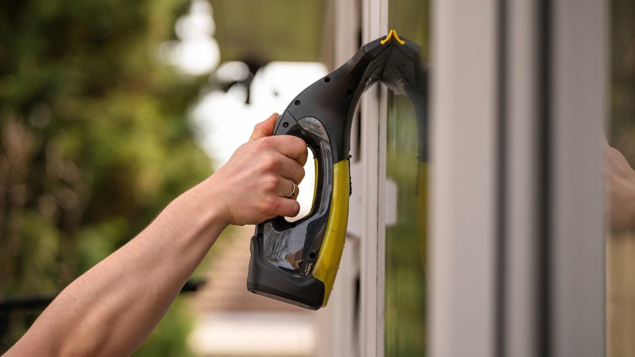 Sunny days, bright windows: Expert tips for sparkling clean glass