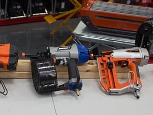 Makita 18V 23Ga Pin Nailer DPT353Z - Skin Only