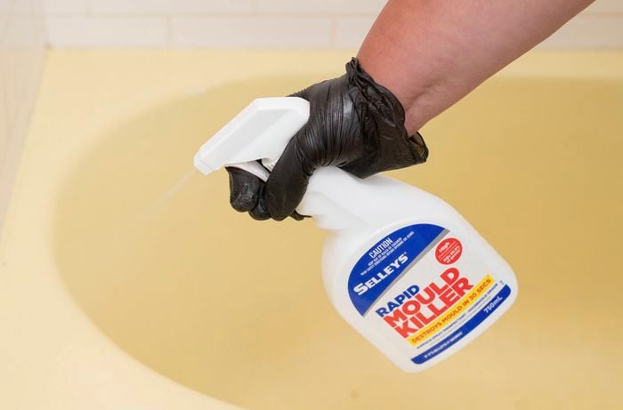 Clean the bath to remove any soap scum, grease, or grime from the surface 