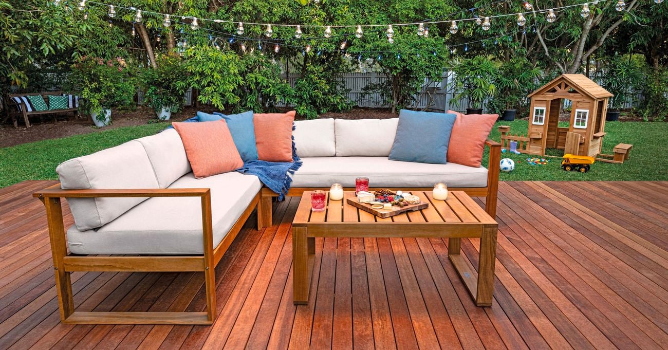 deck with outdoor lounge