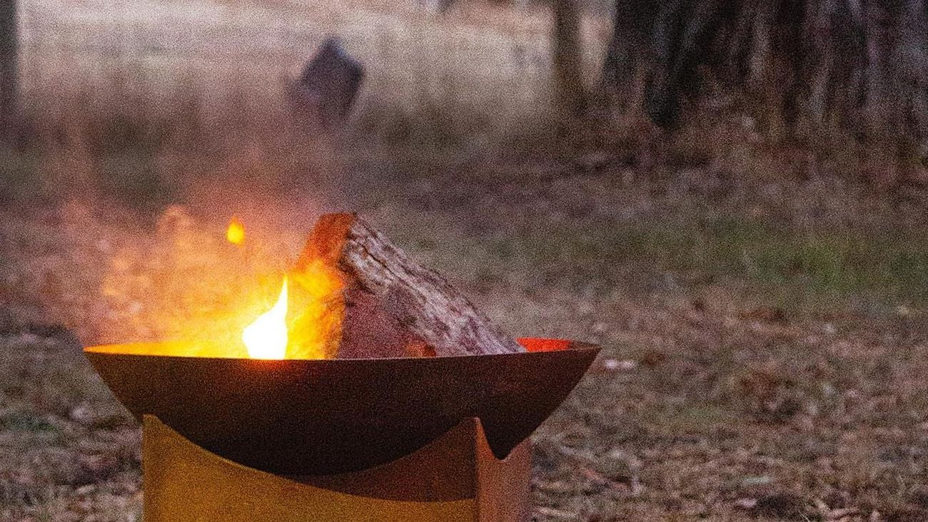 Outdoor fire pit with timber buring