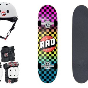 Rad Board Co 7.75" Skateboard Dude Crew Checker/Helmet/6pc Pad Gear Set Size M