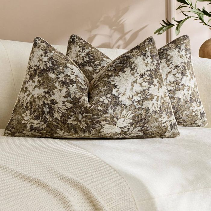 Gioia Casa 2-Pack Vintage Botanical Chenille Cushion Covers 30cm x 50cm - Beige
