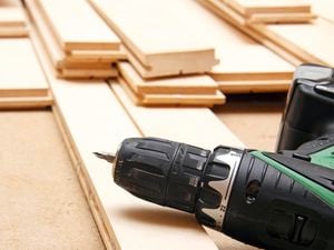 Power drill and building boards