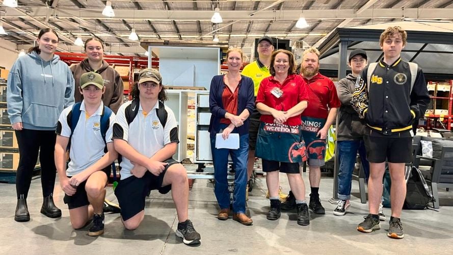 trade teens prog - teens participating in activity at store