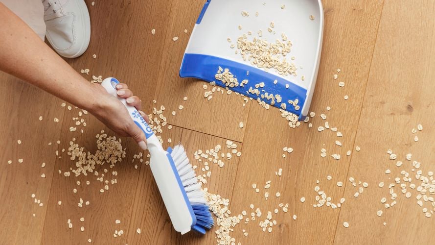 Oates - Freestanding Dustpan image - Brand page