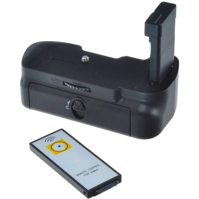 Jupio Battery Grip For Nikon D5100/D5200 w/ Remote/AA Cylinder