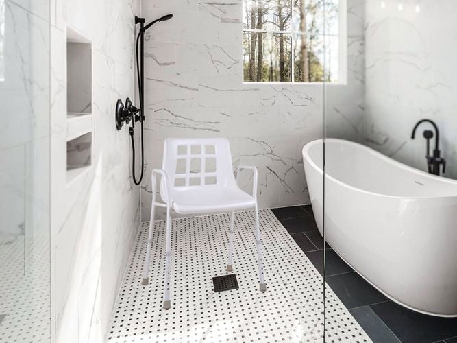 0648150 Q-assist Shower Chair