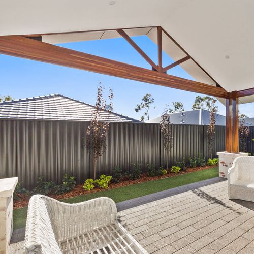 90 x 90mm 4.8m GL18 Spotted Gum FJ Select Grade Laminated Post ...