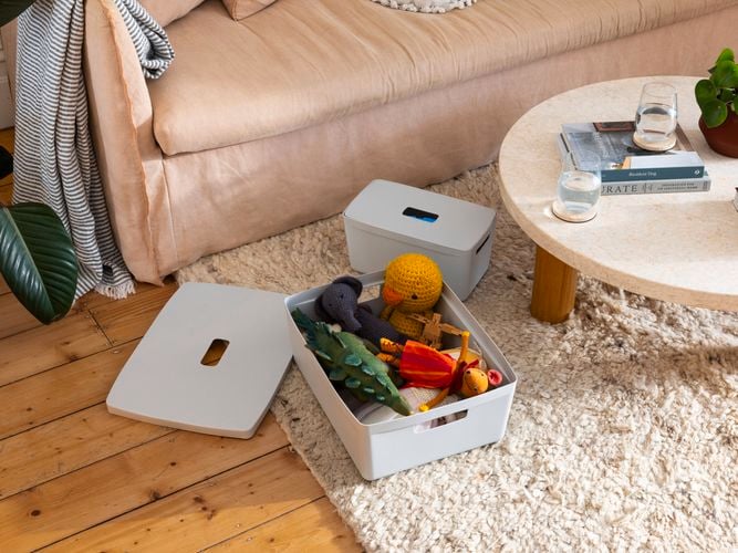 Brand page - Inabox - 4 white modular containers on floor