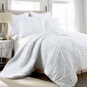 Bobby Coverlet Set Super King, Front/Back: 100% cotton, Prewashed. Filling 120GSM Polyester - White