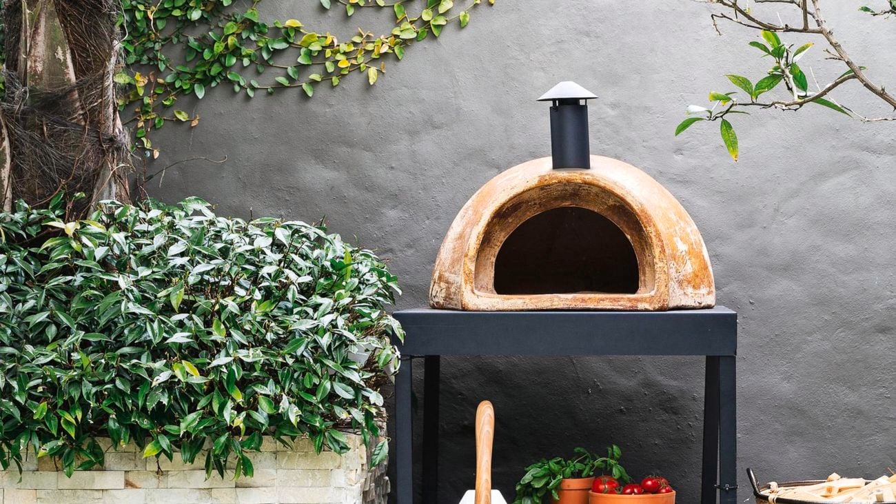 Outdoor pizza oven.