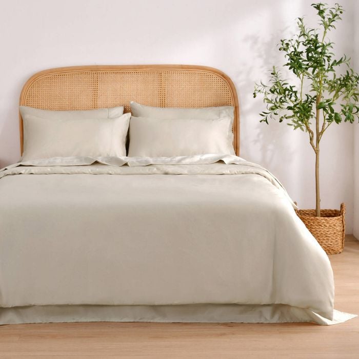Dreamaker 1500tc Cotton Rich Sateen Quilt Cover Set Oat King Single Bed