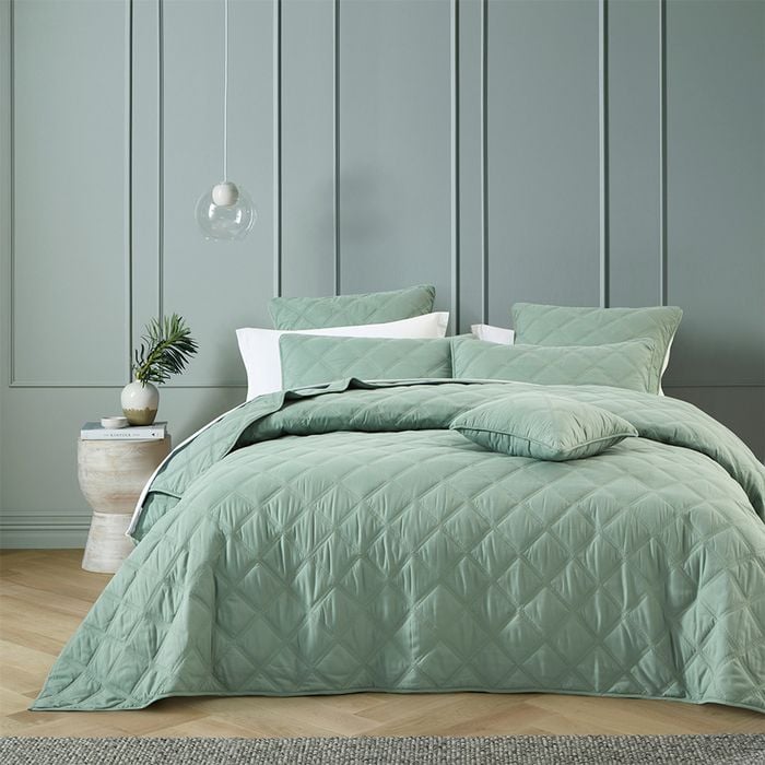 Barclay Coverlet Olive - Queen/king Bed With Pillowcase
