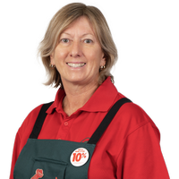 Female Bunnings team member